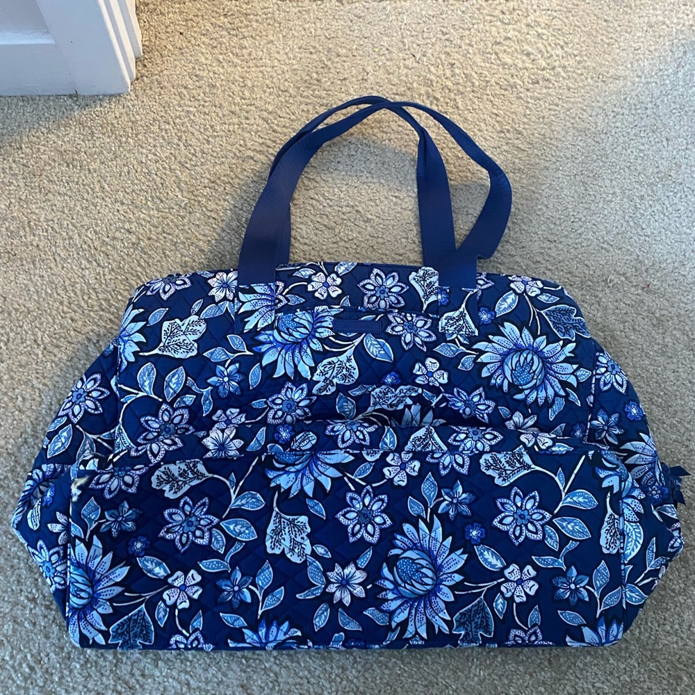 Blue Vera Bradley travel bag